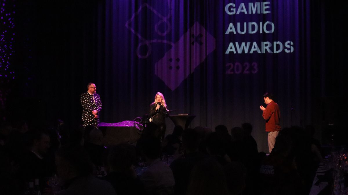 Elvira Björkman receiving the price for best game music 2023.